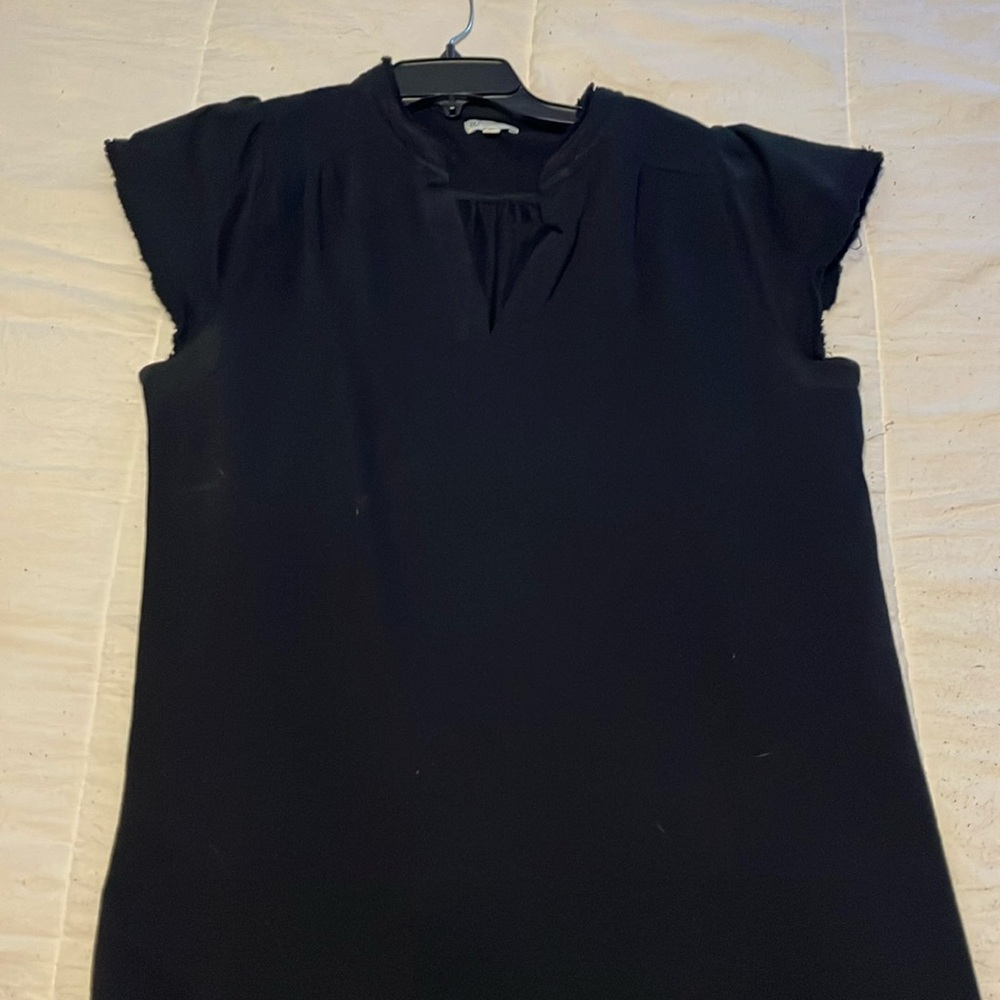 Black dress size XL. I am 5’5 and this dress hits just below my knee.